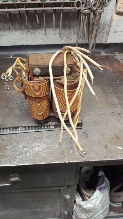 Трансформатор зарядно-пускового устройства. Зарядное устройство