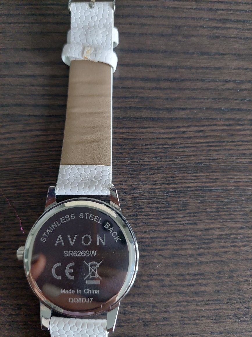 Zegarek biały, srebrna tarcza, Avon
