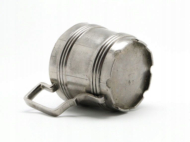 D1H Br. Buch - podstakannik w kształcie beczki