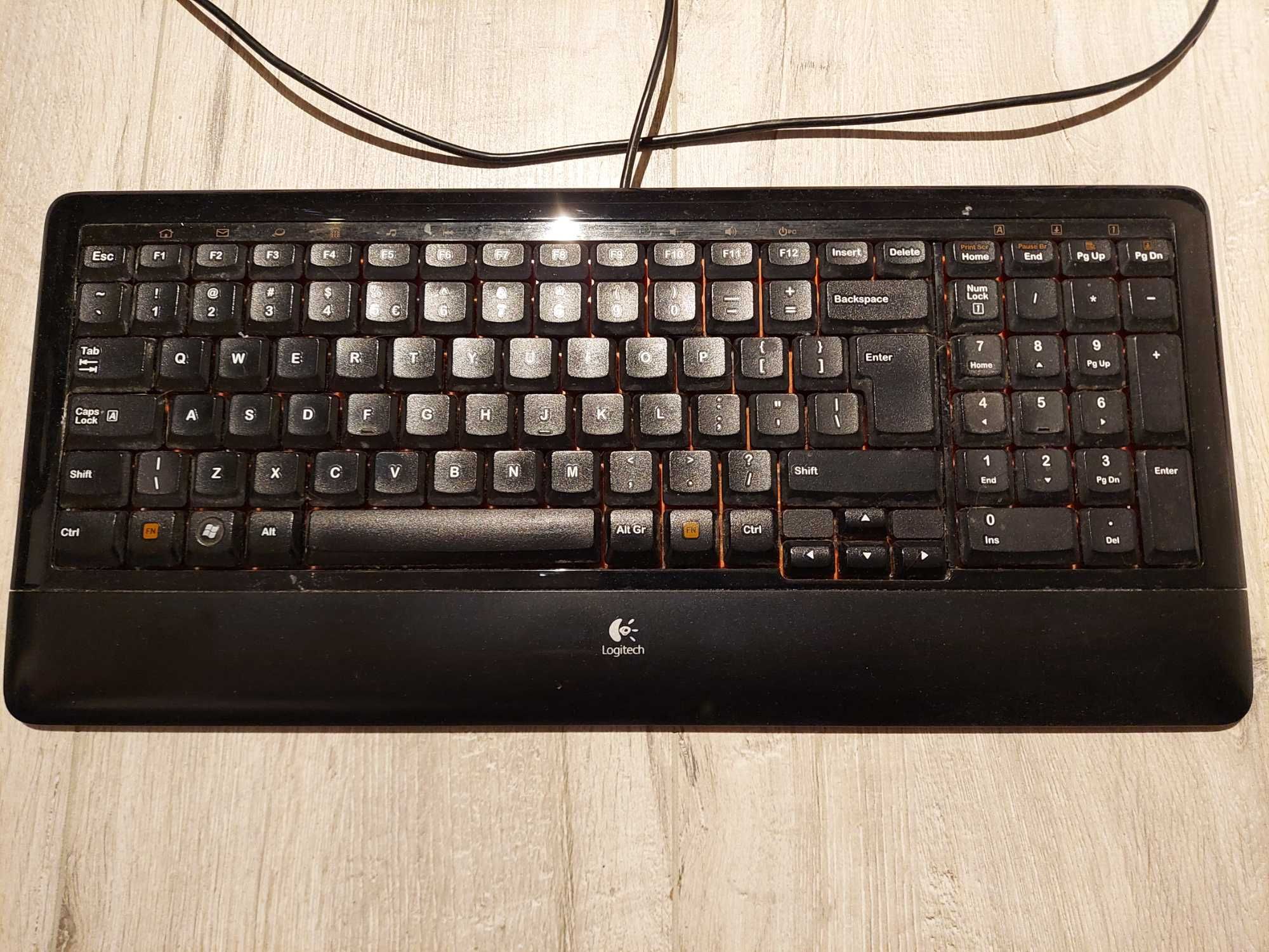 Zestaw: Klawiatura Logitech k300 + Słuchawki  Creative HS-800   uszk.