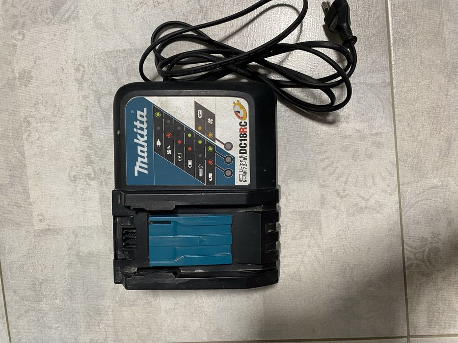 Зарядне makita та акумулятор