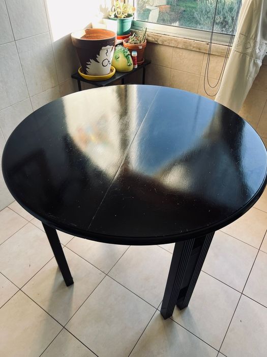 Mesa extensivel preta de madeira