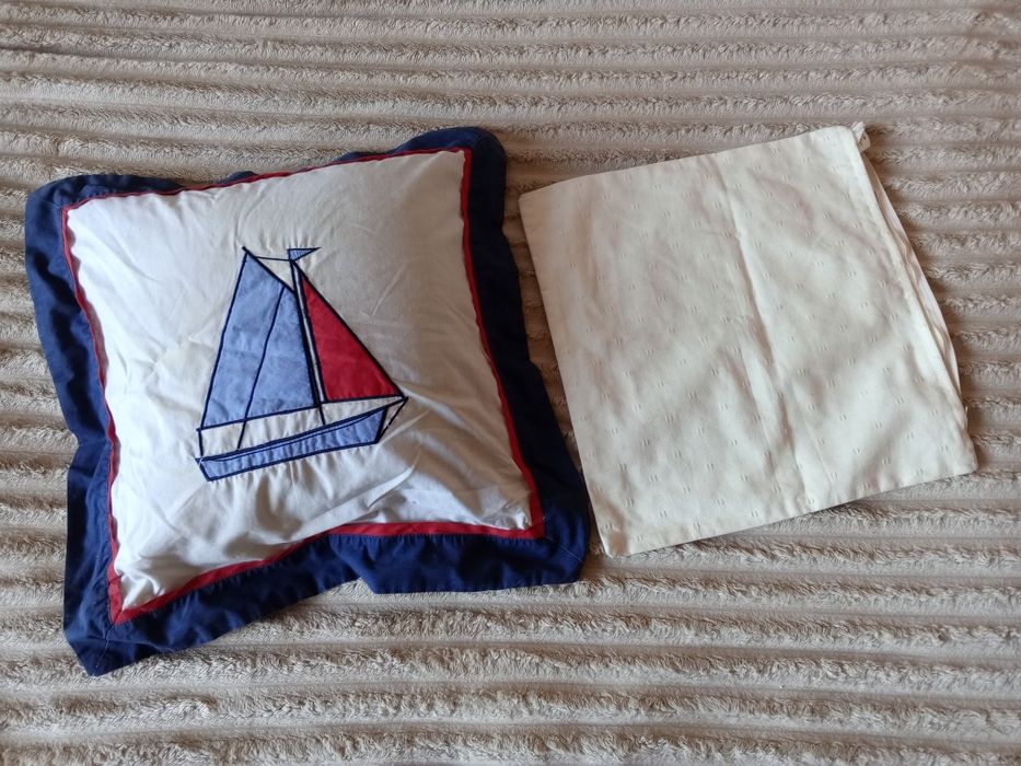 Подушка пір'єва з наволочками