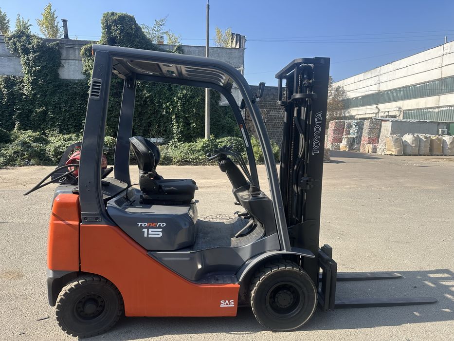 Навантажувач Тойота 8 серія