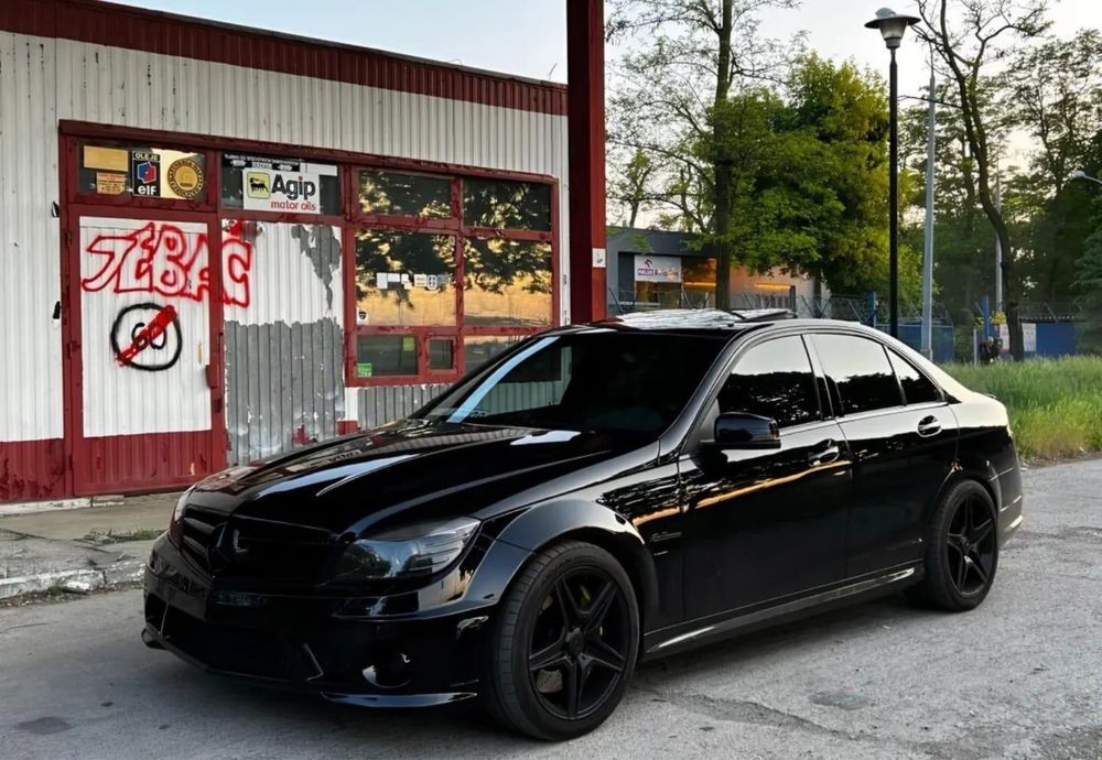 Mercedes C63 AMG