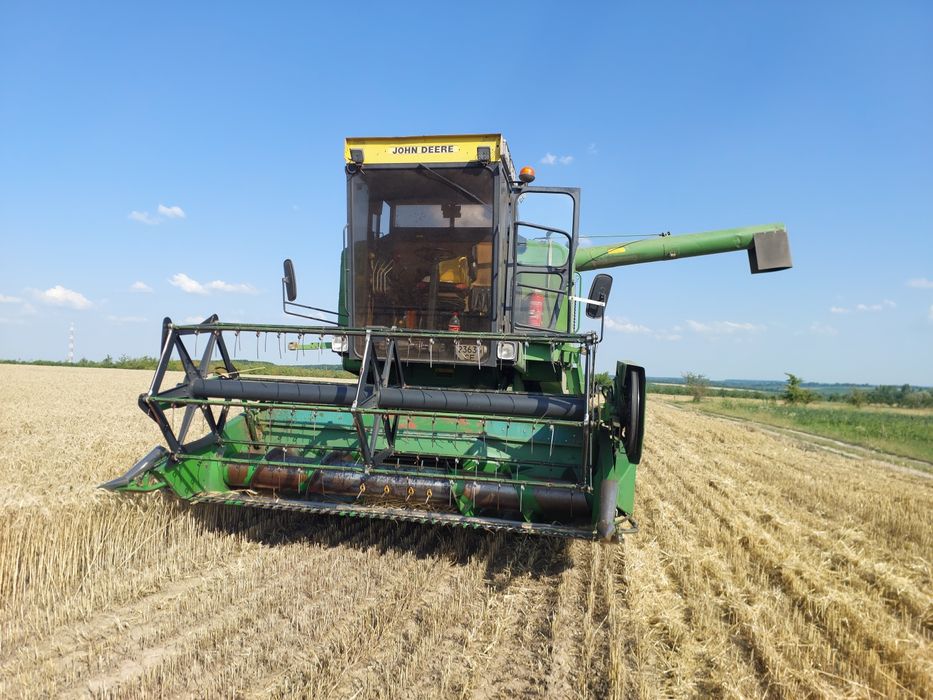 Комбайн john deere 1042 техніка в  доглянутому стані