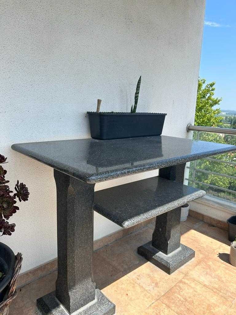 Mesa  em granito