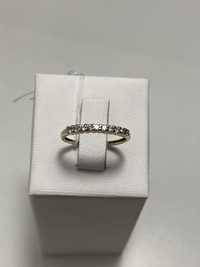 Перстень з діамантами 16 розмір 375 проба