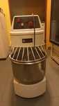 Mieszalnik - kieszarka do ciasta 220 v 20 l.