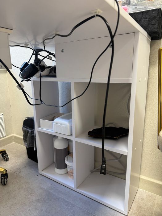 Столик майстра манікюру з витяжкою