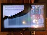 TV LG a funcionar com painel partido