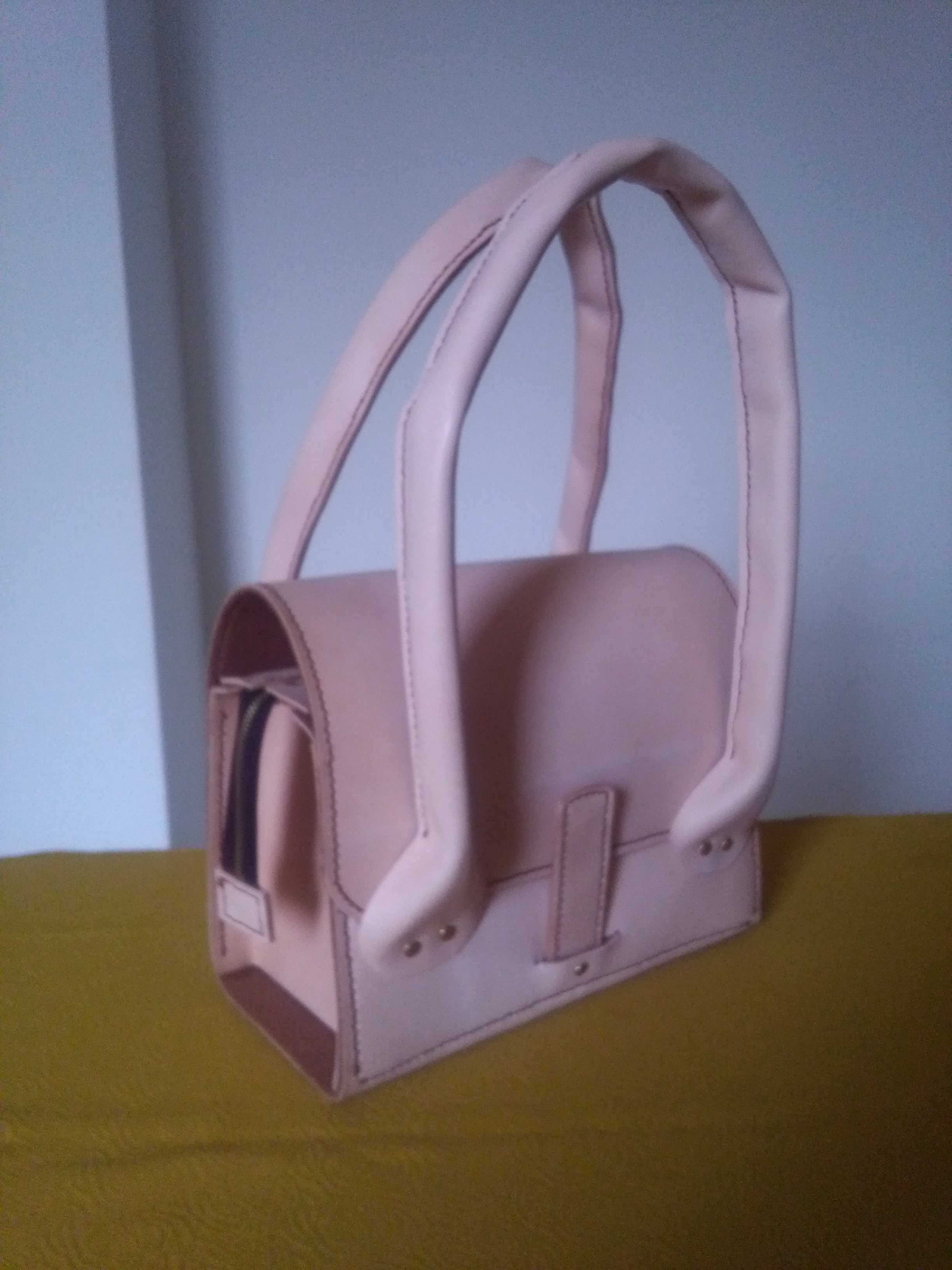 Nova e Moderna Shoulder Bag em Couro Genuíno