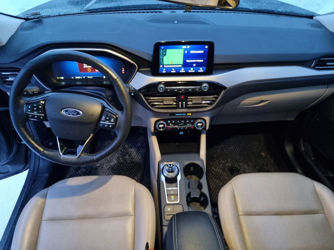 Ford Escape hybrid 2021 года  2,5