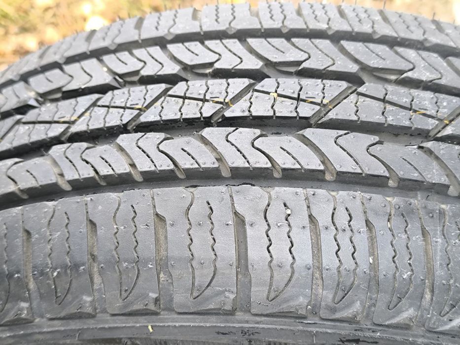 Продам всесезонные шины R17