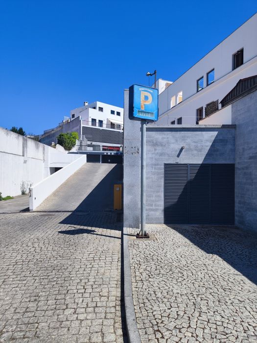 Garagem fechada em condomínio