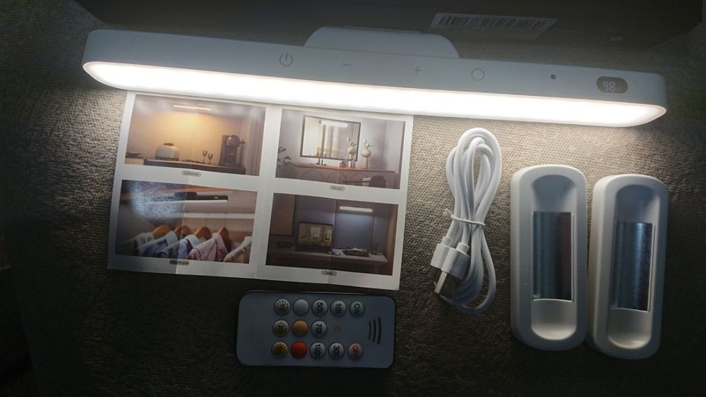 Акумуляторний LED світильник з вбудованим акумулятором на 2500mAh