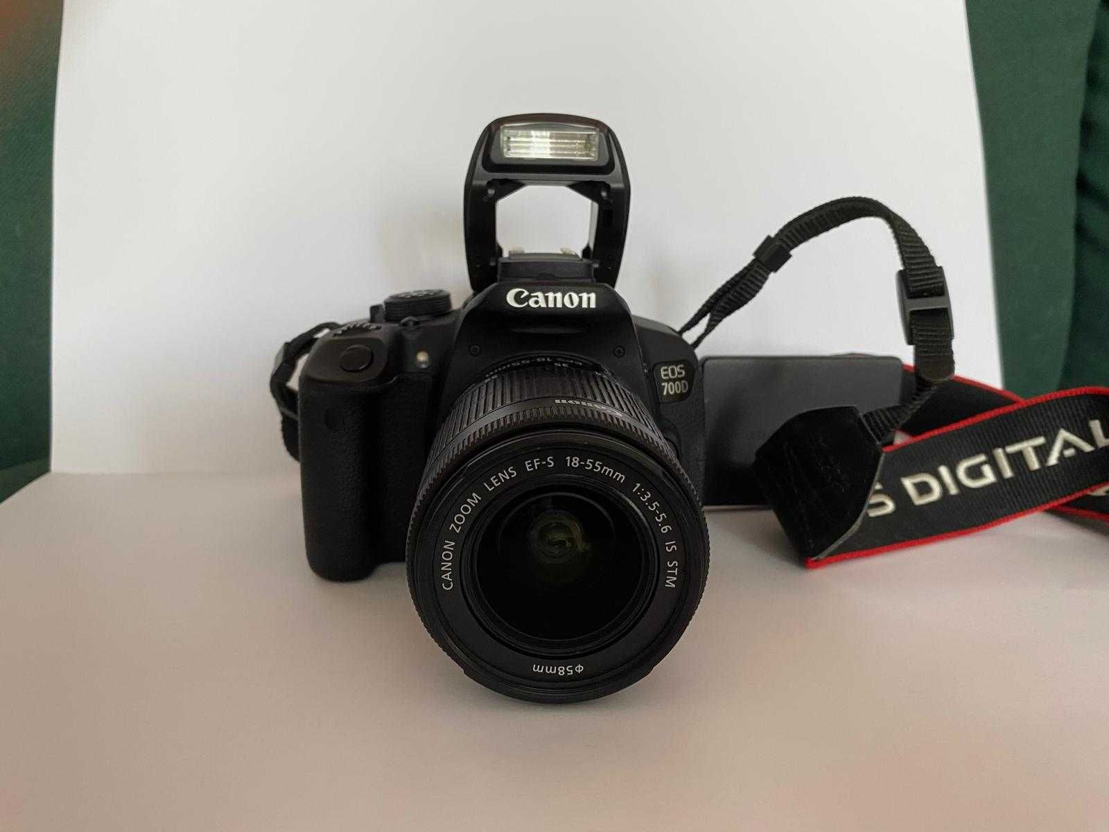 Lustrzanka Canon EOS 700D korpus + obiektyw+ futerał