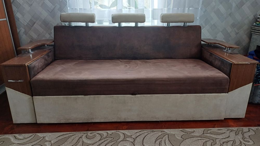 Продам диван у задовільному стані