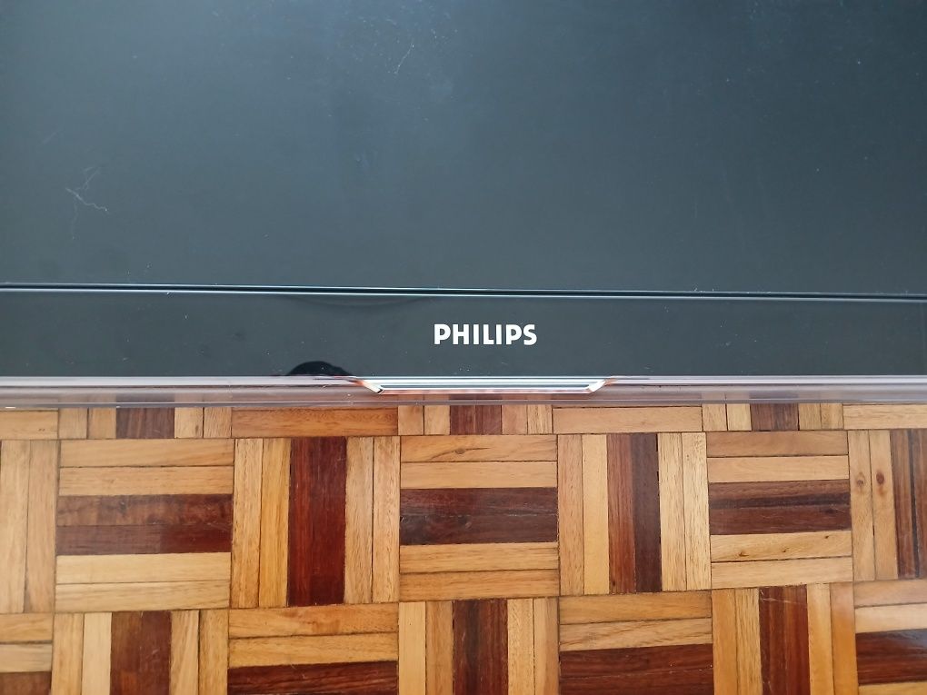 TV LCD Philips Cineos Ambilight 42" 107 cm (Não Liga)