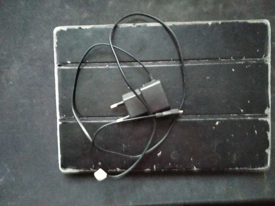 Планшет  Lenovo S6000-F можно использовать как Игровой для кота.
