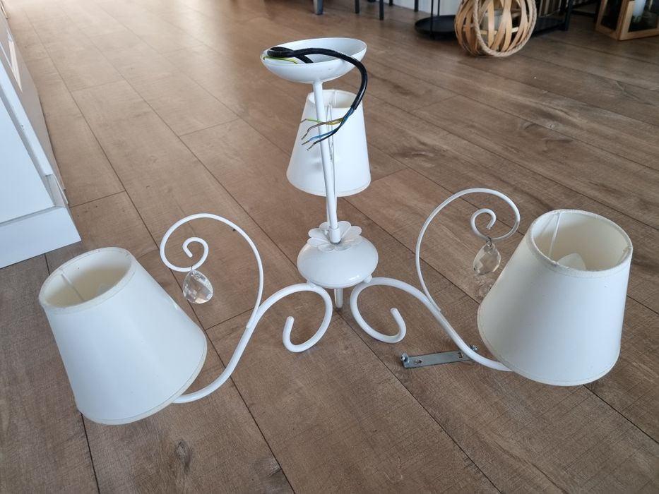 Biała lampa żyrandol dla księżniczki z krysztalkami