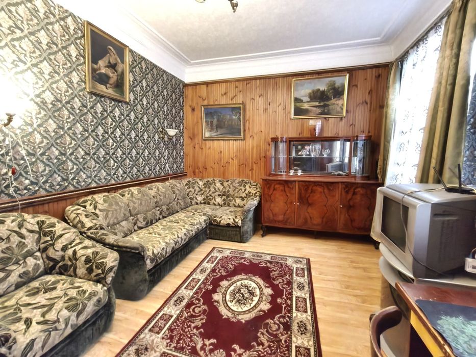 Центр міста. Оренда частина будинку з окремими своїм двором та входом.