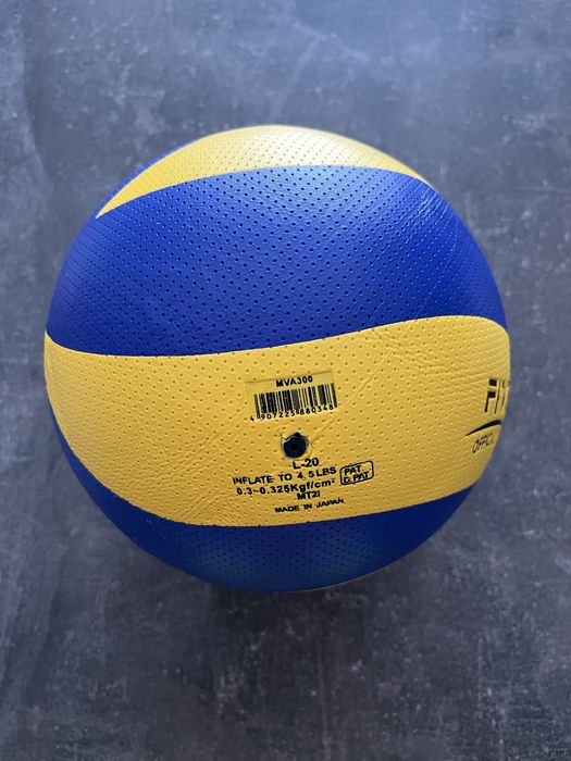 Nowa piłka do siatkówki Mikasa MVA300