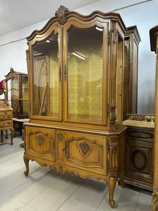 Zestaw mebli do jadalni – witryna + komoda.