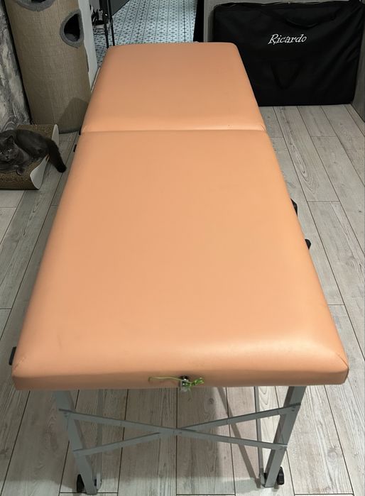 Продам масажку/бʼюті кушетку