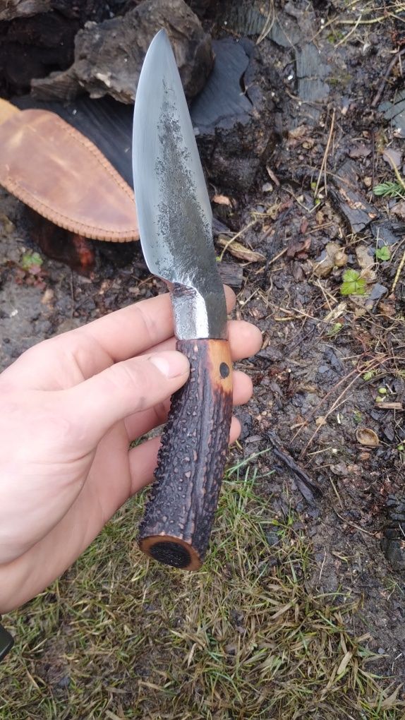 Ręcznie wykuty nóż myśliwski integralny/ knifemaking
