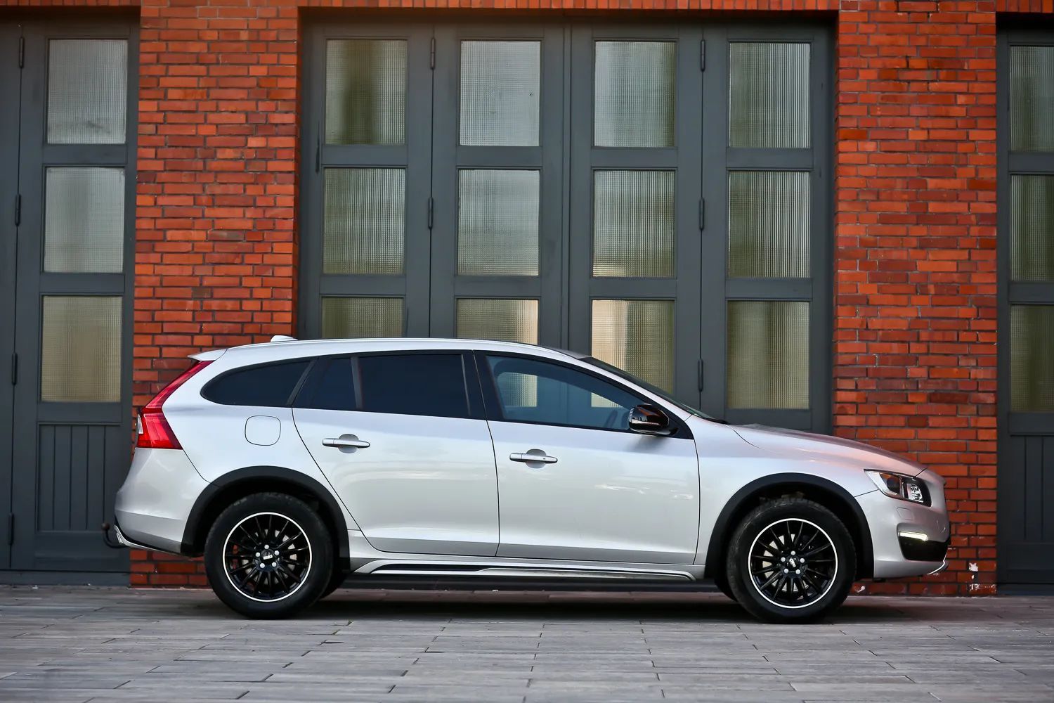 Volvo V60 Cross Country V60 CrossCountry 2.0d4 150PS automat xenon led navi kamera serwis z DE