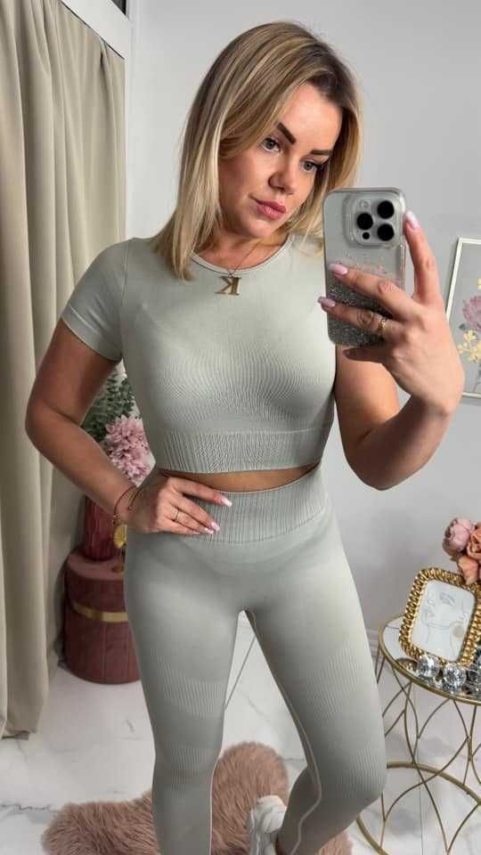 Komplet sportowy, elastyczny, modelujący top i legginsy