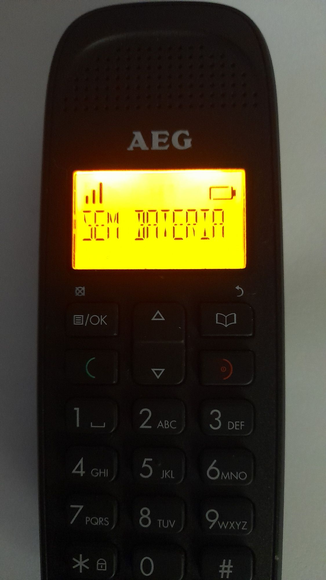 Telefone AEG Voxtel D80 sem fios (sem base e alimentador)