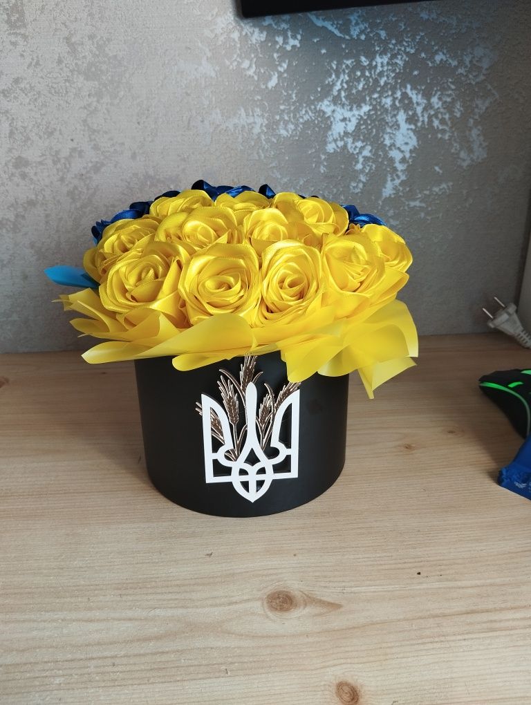 Букет з атласних квітів