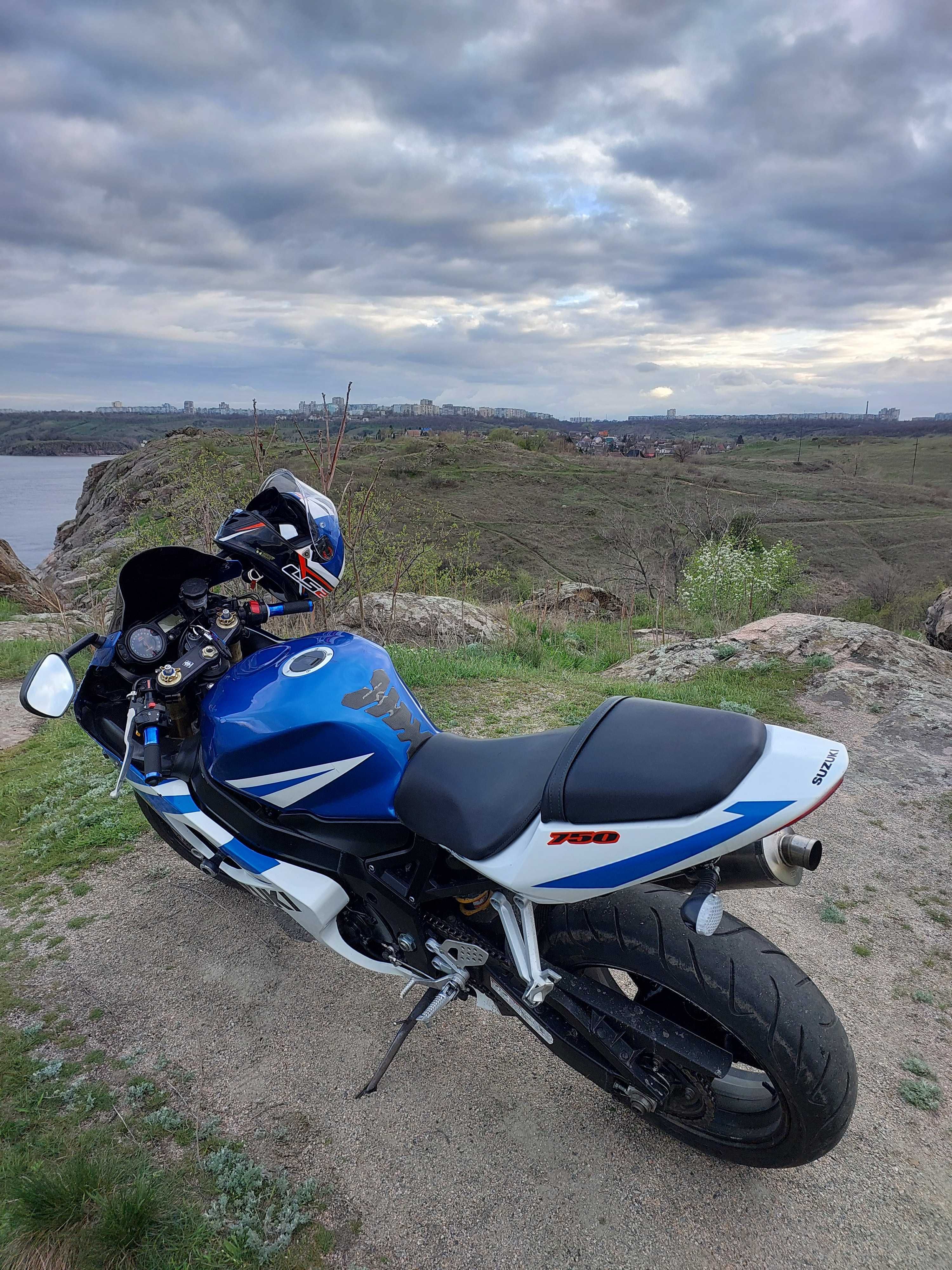 Suzuki GSX-R 750