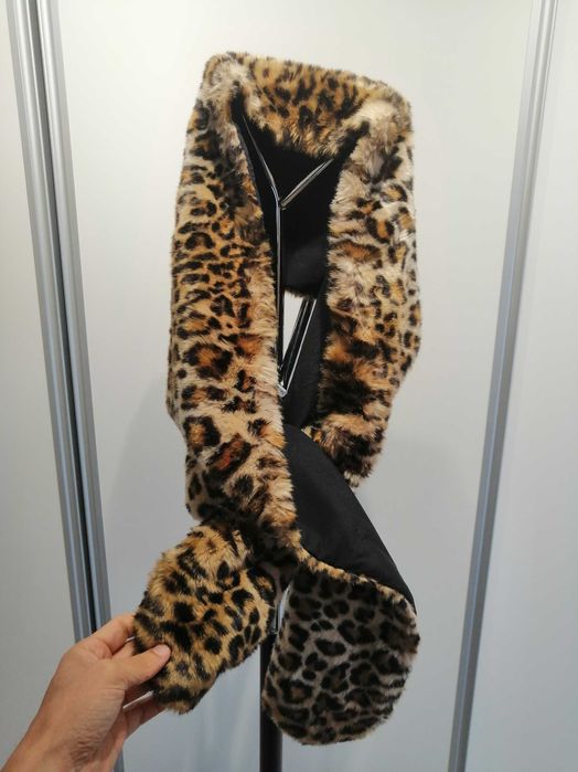 Gola de pêlo leopardo