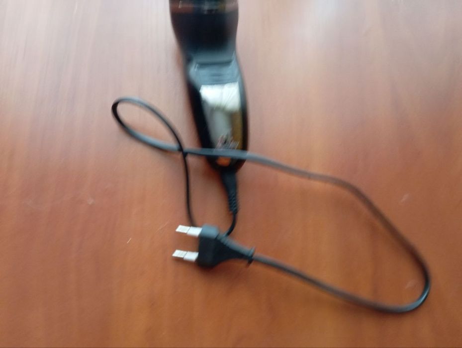 Аккумуляторная электробритва 2 в 1 в хорошем рабочем состоянии