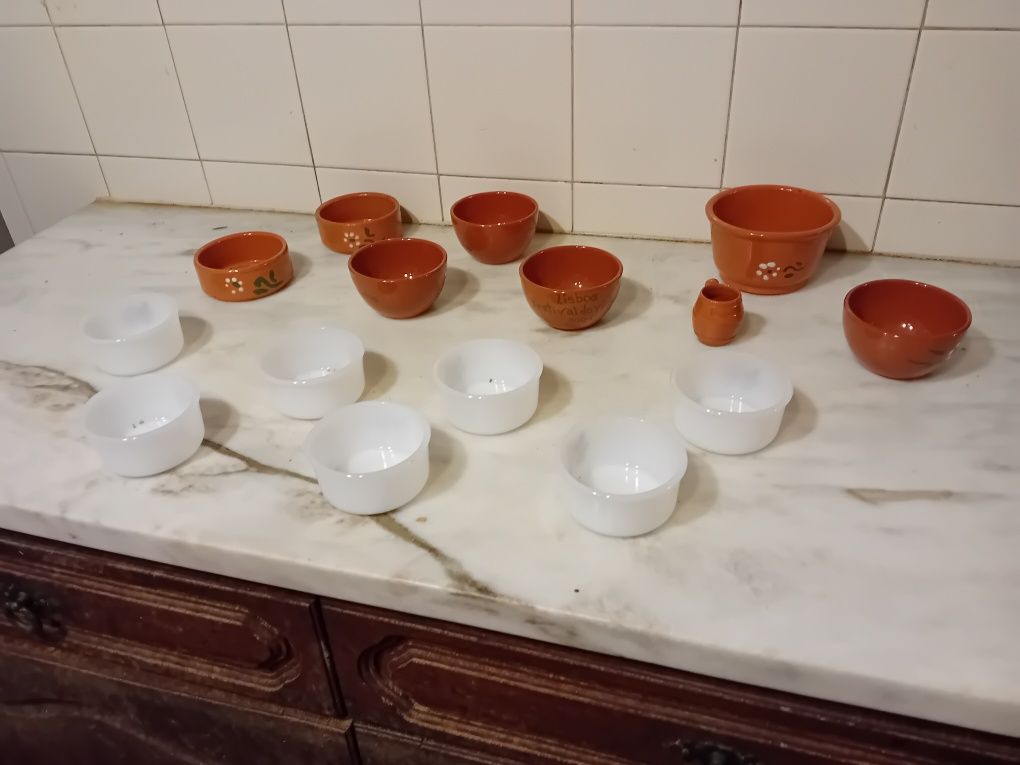 Conjunto de 15 Taças em Barro/Loiça Diversas
