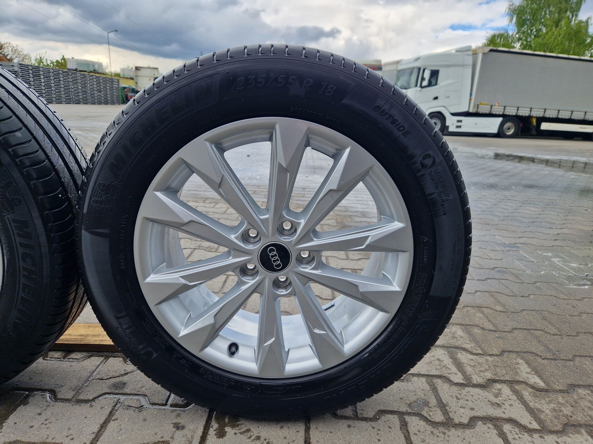 Nowe Kola Audi 235/55 18R Q3 LATO