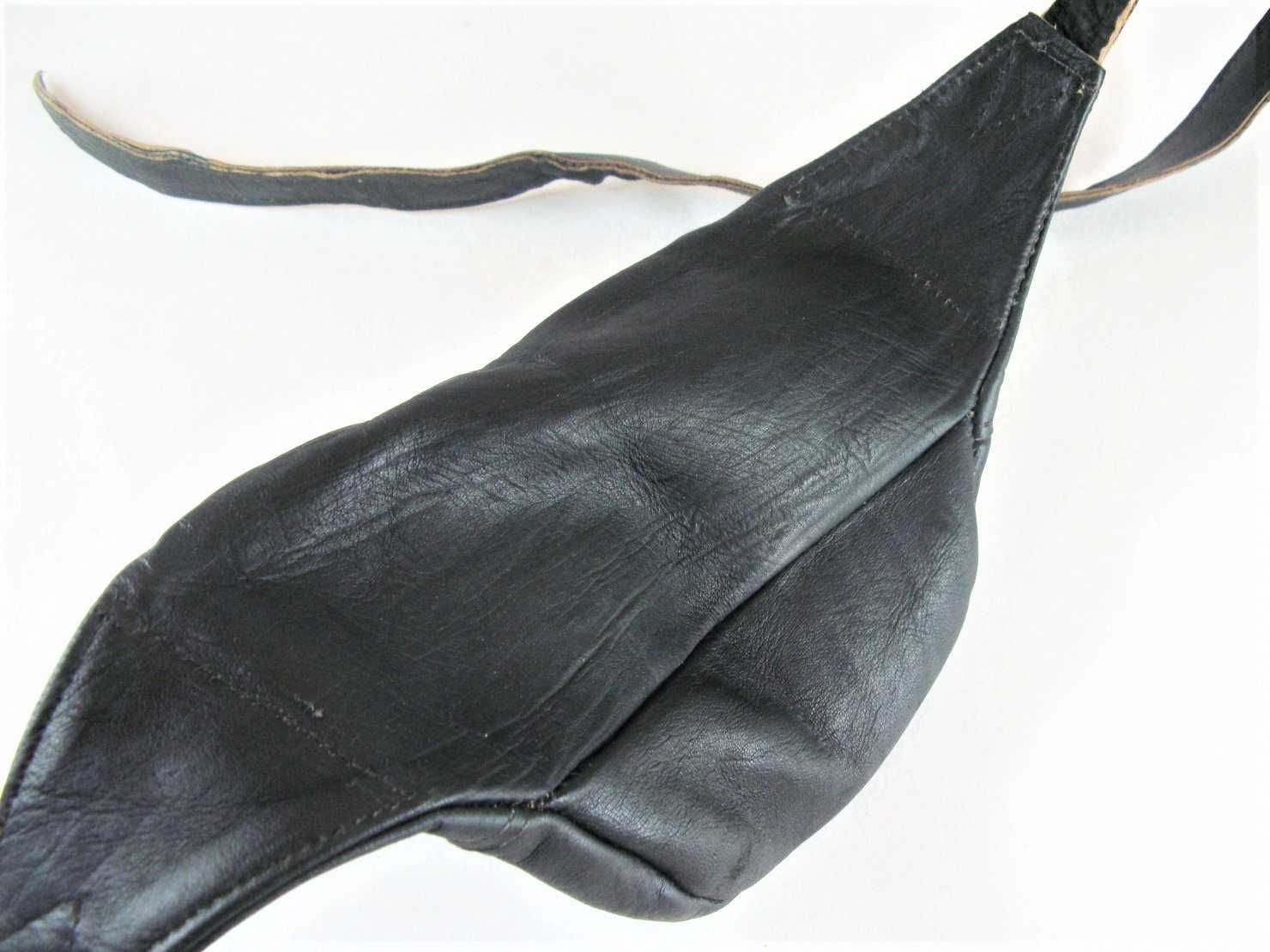 Bolsa de cintura preta em pele marroquina, , estilo vintage boho