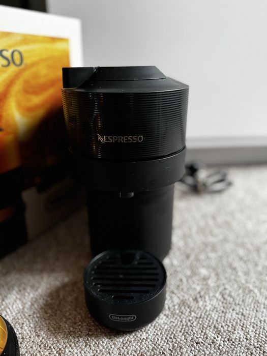 Ekspres kapsułkowy Nespresso Vertuo Pop Czarny + stojak na kapsułki