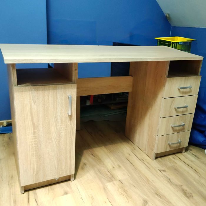 Biurko w bardzo dobrym stanie