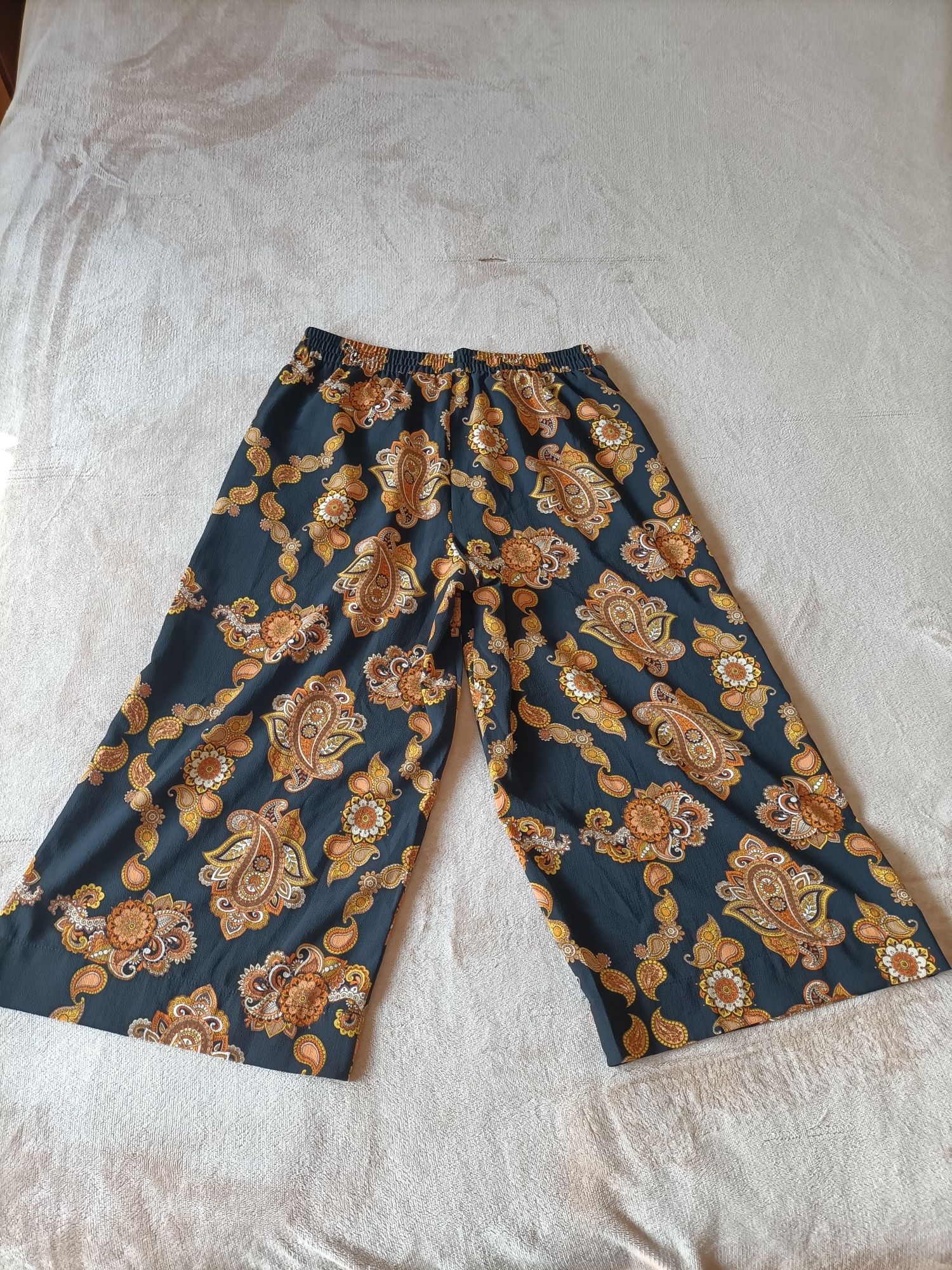 Calças pantalona curta  com padrão n 38