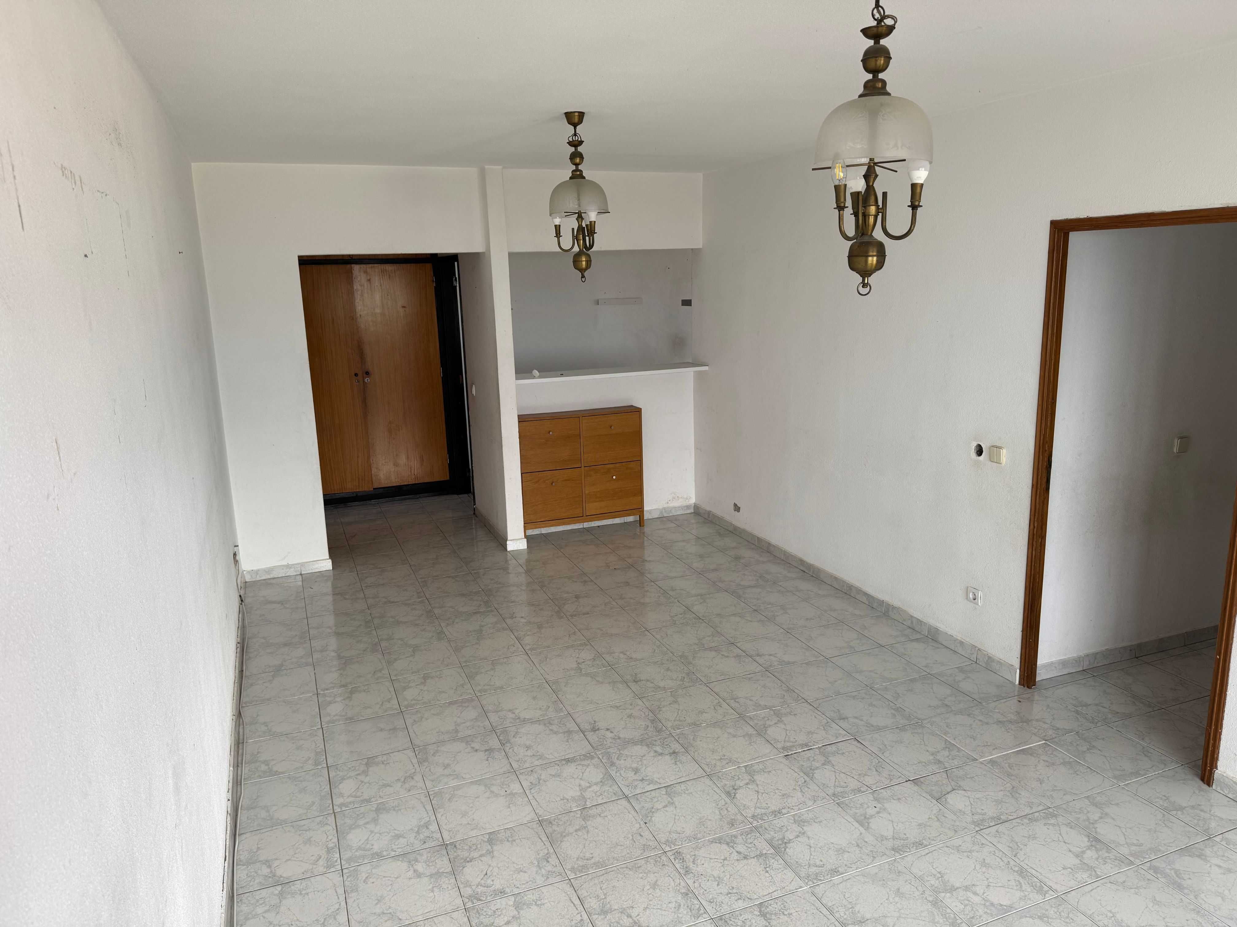 T3 espaçoso, com arrecadação e 2 casas de banho