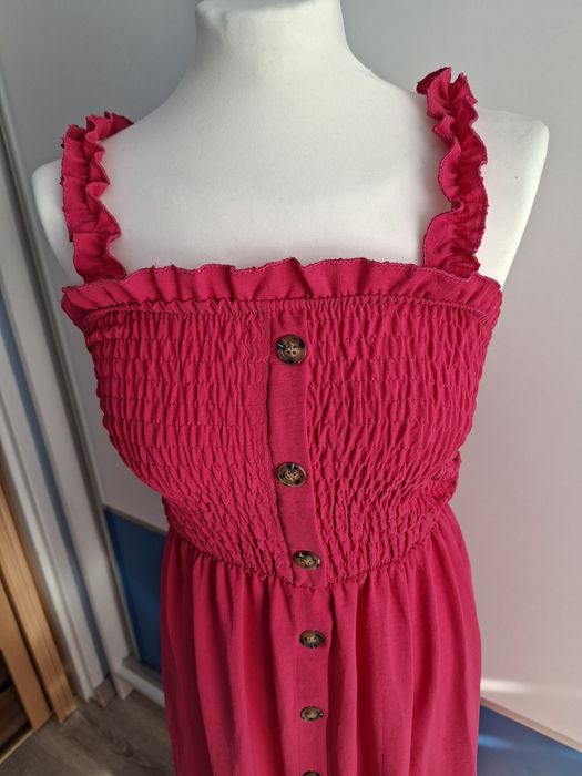 Sukienka letnią w pięknym kolorze