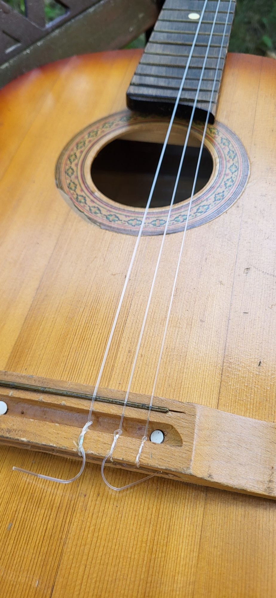 Stara gitara klasyczna