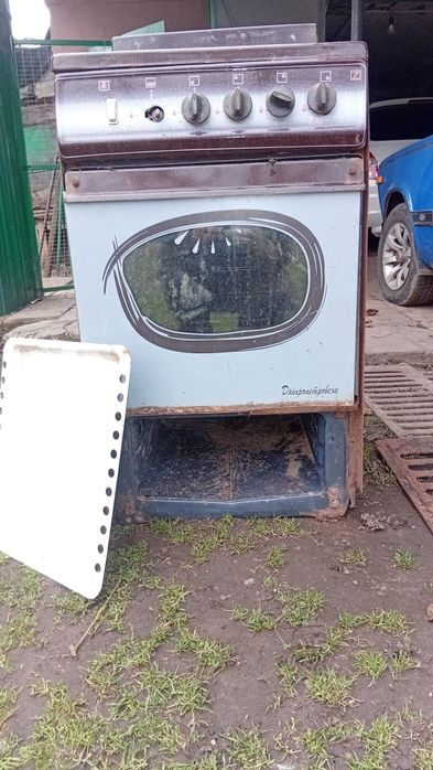 Продам газову плиту.