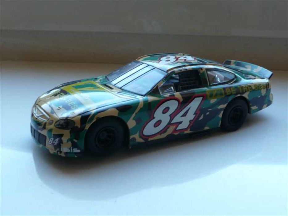Ford Taurus 84 Hornby,escala 1:32;cpt 16cms,larg 6cms;usado bom estado