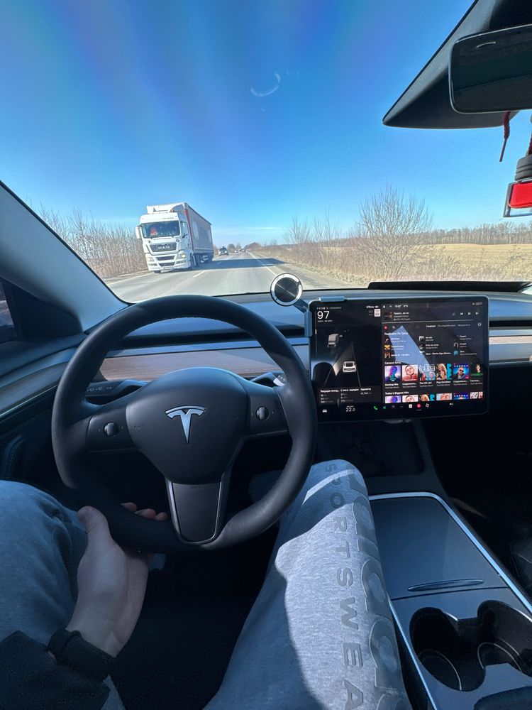 Оренда Tesla Model 3 2022 long range