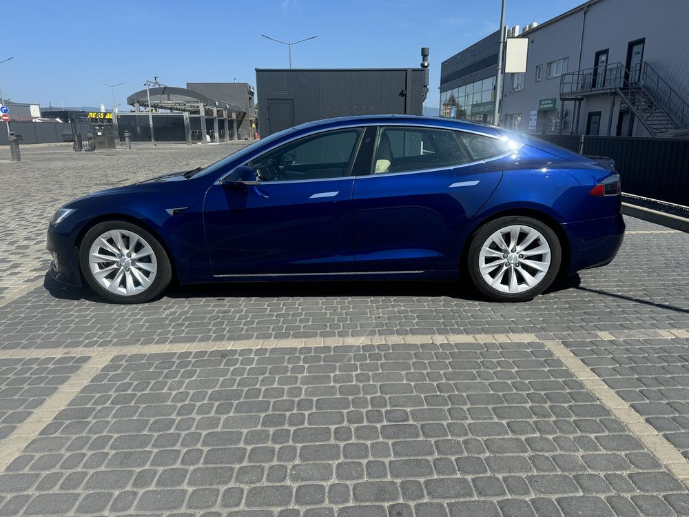 Tesla model S 90D 2016